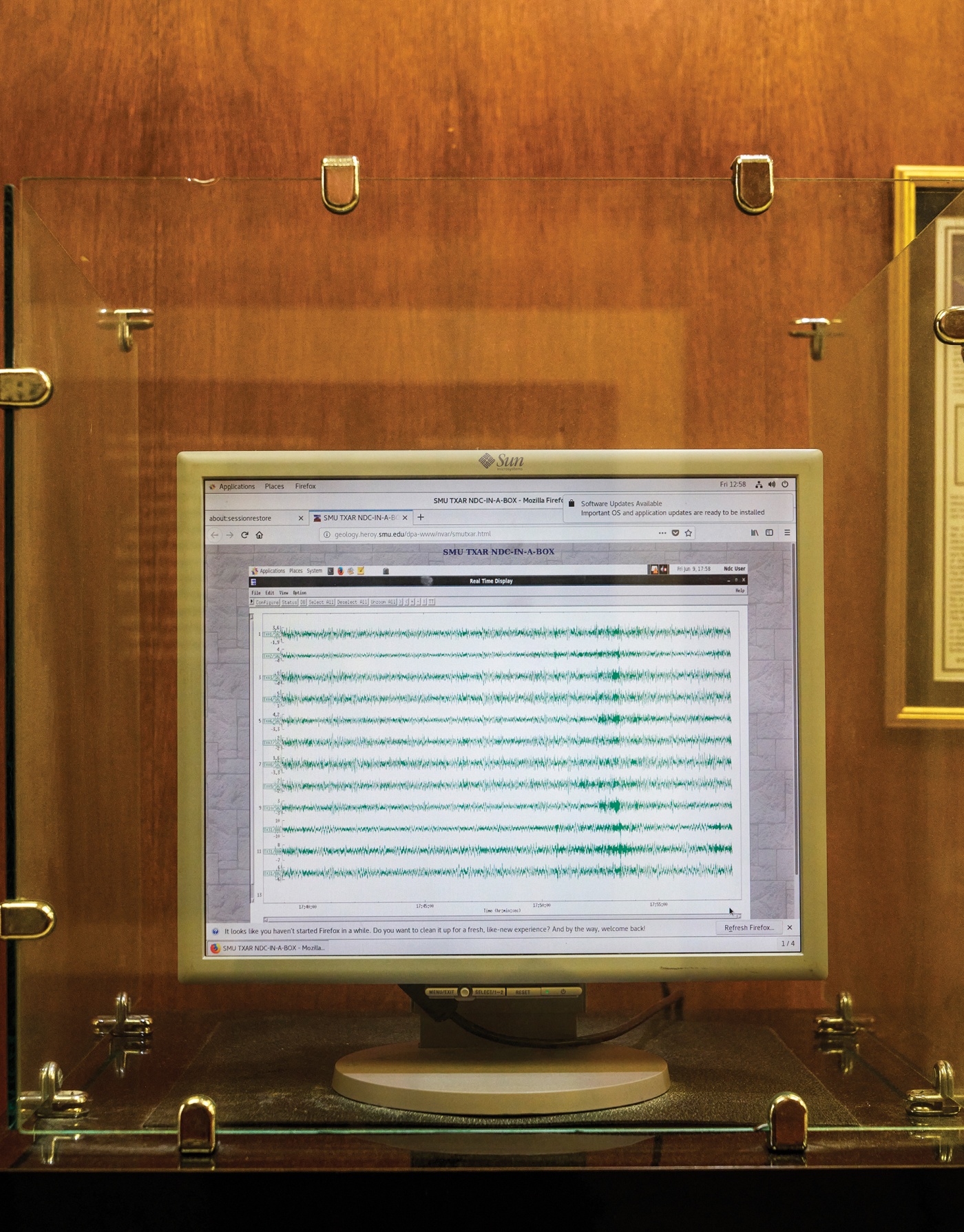 photo of a seismic monitor